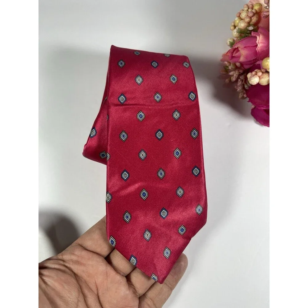 Saks Fifth Avenue Men's Silk Neck Tie Red Diamond Geometric USA Made 56